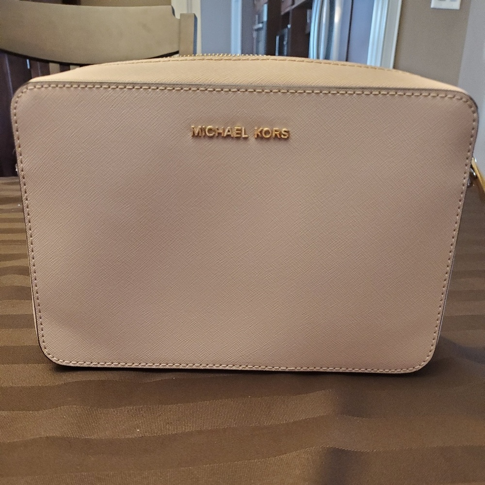 Micheal Kors jetset crossbody